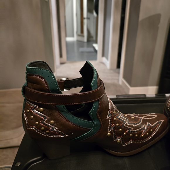 Shoes - Embroidered Brown and Green Ankle Boots